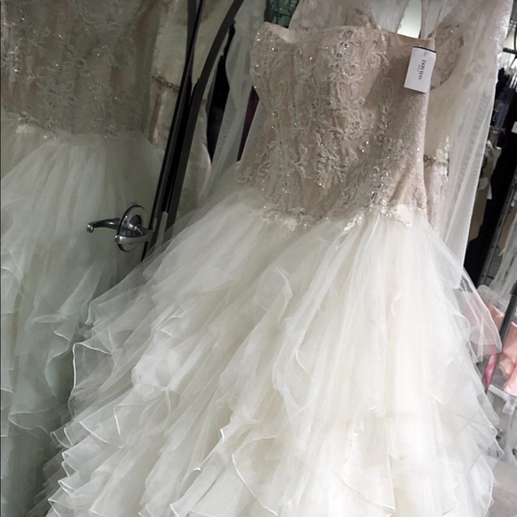 Oleg Cassini size 20(brought in to a size 18) - Picture 6 of 7